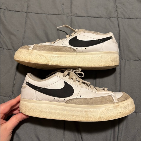 NIKE Women’s Blazer Low Platform Sneakers Size 9 - Picture 6 of 9